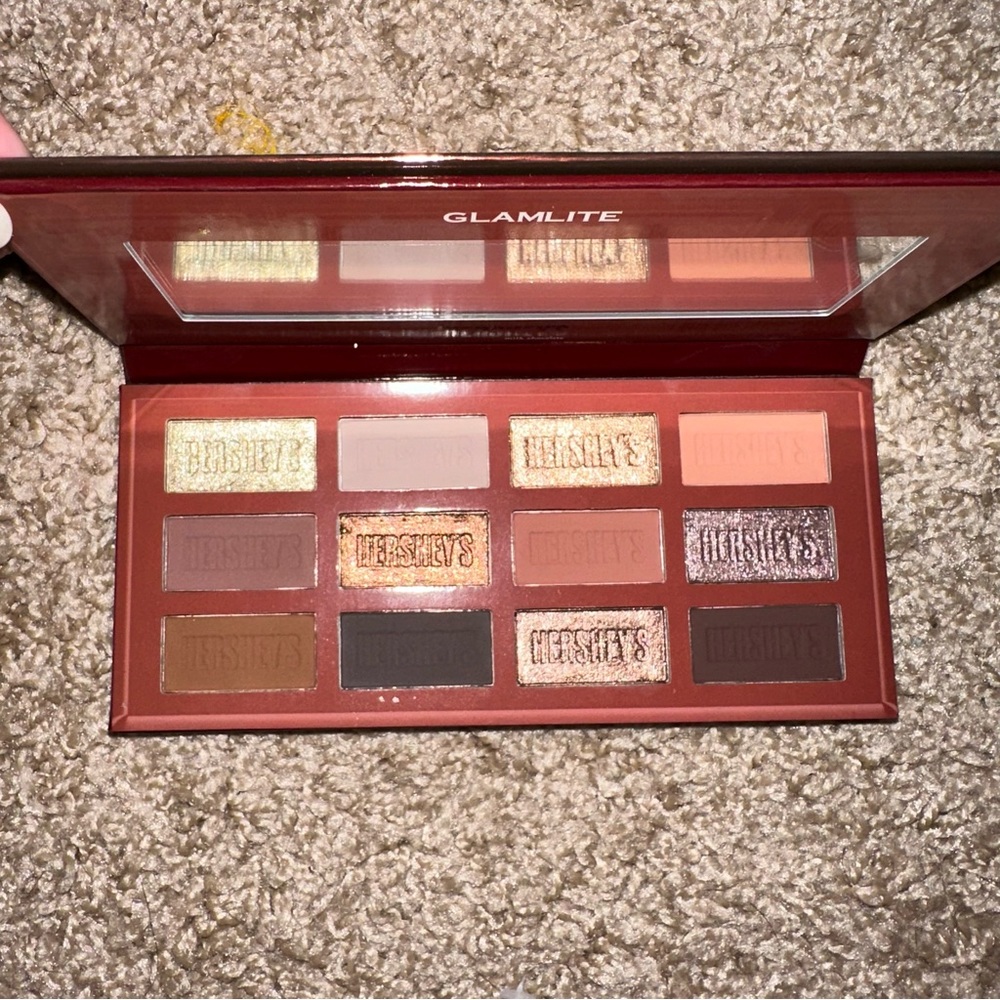 GLAMLITE Hersey’s milk chocolate palette